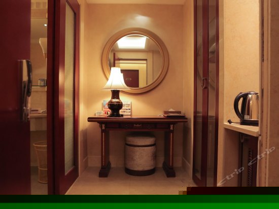 高级大床房（无窗）