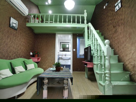 复式阁楼榻榻米大床房