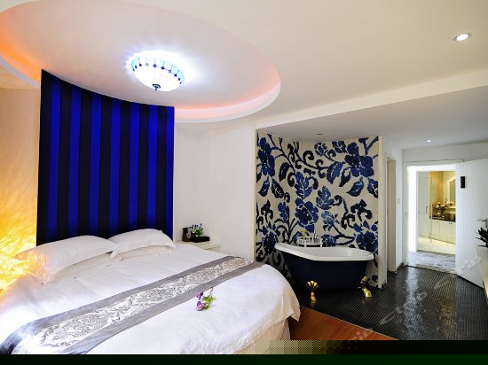 蓝色海洋精品圆床房