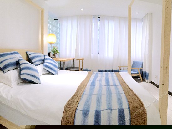 超大窗豪华帷幔大床房玄青