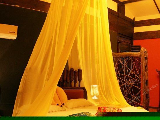 花香雨阁蜜月圆床房