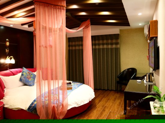 豪华法式电动圆床房