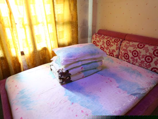 临河现代景观大床房