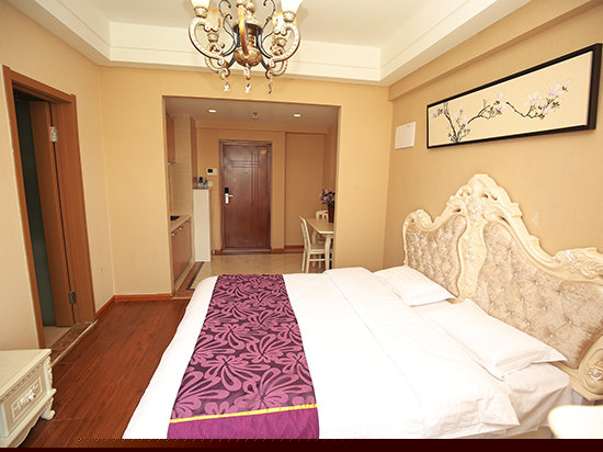 温馨情侣大床房