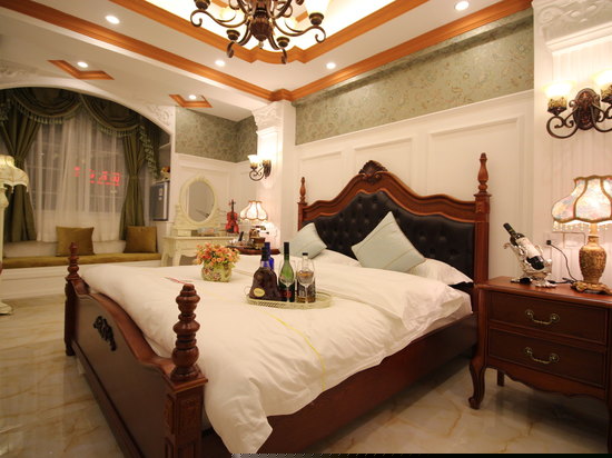 豪华宫廷大床房