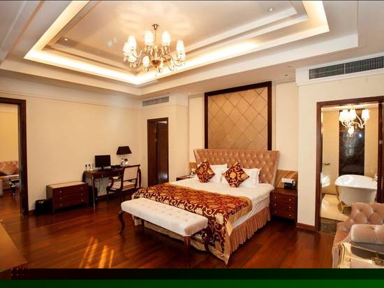 山湖景观豪华套房