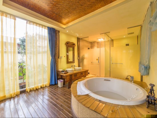 豪华情侣圆床小套房