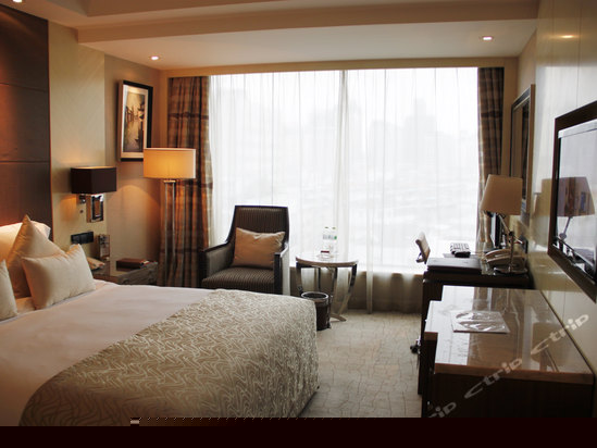 豪华至尊大床房