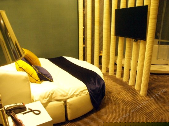 浪漫主题房(无窗)