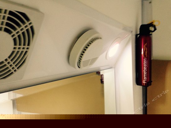 龙卷风男生太空舱