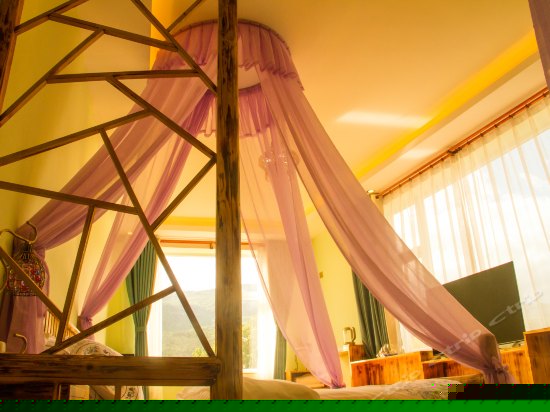 阳光蜜月豪华大床房