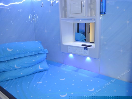 四人间豪华舱（床位房）