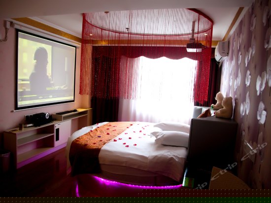 影院圆床豪华情侣房