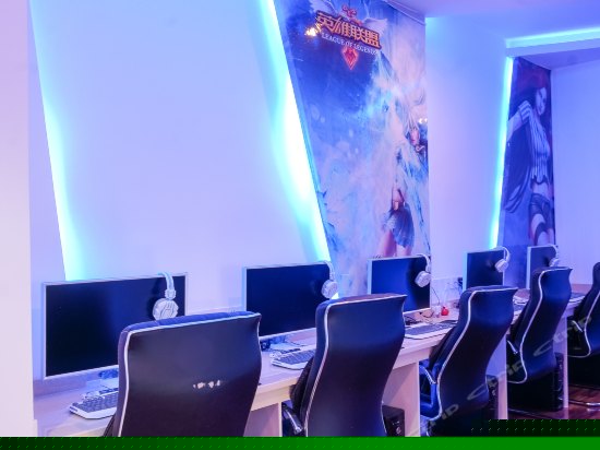 英雄联盟主题电脑房