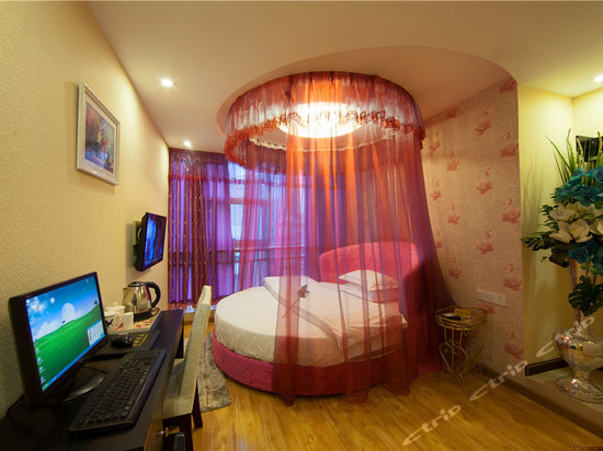 浪漫圆床房