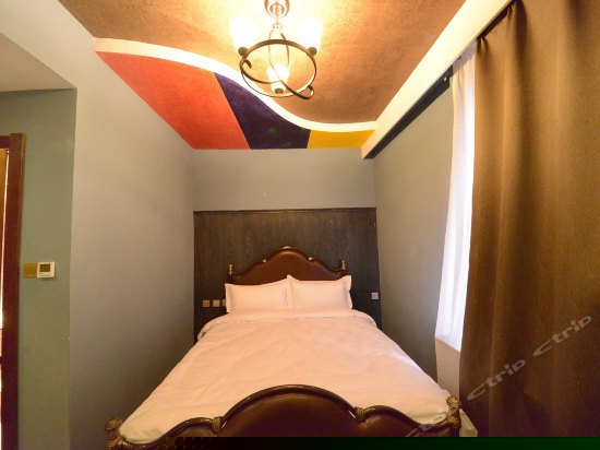 城市风情大床房