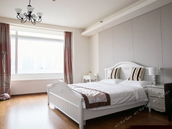 豪华双人大床房