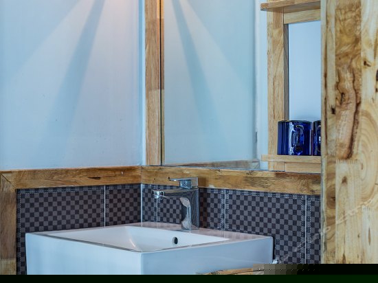 云窗雾阁大床房