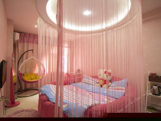 精品Kitty圆床房