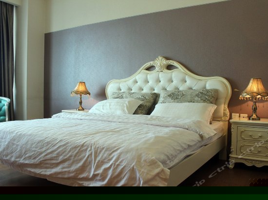 豪华双人大床房