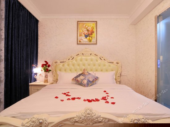 豪华大床房