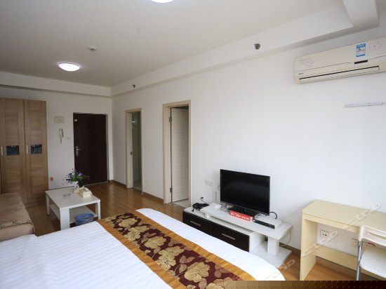 豪华大床房落地大窗