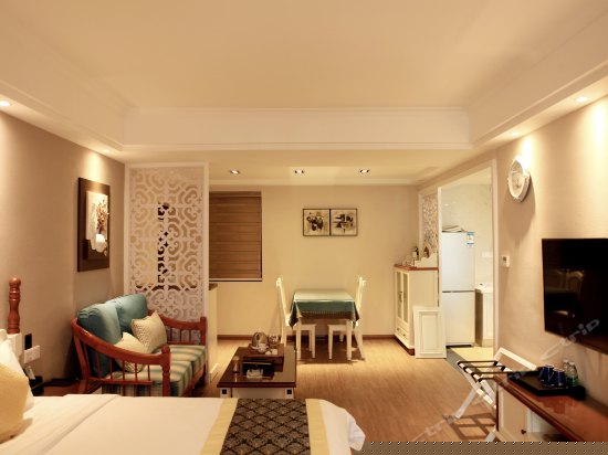 豪华商务大床房