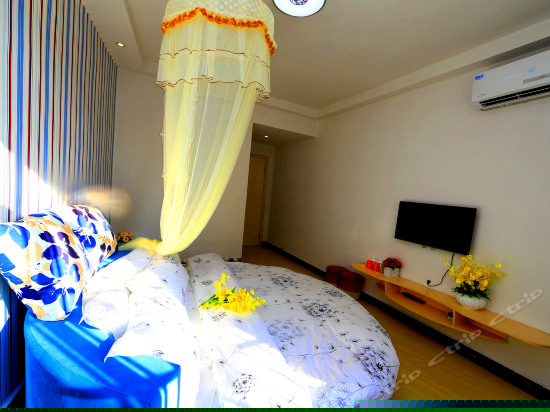 梦回凤凰圆床房