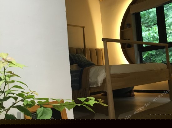 溪畔景观房虚度