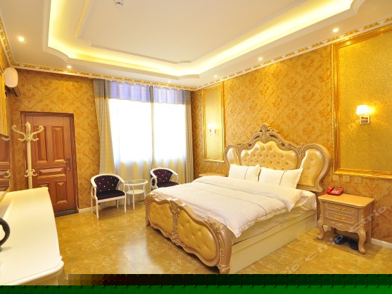 豪华温馨大床房