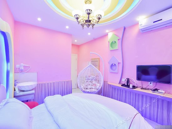 情侣主题圆床房