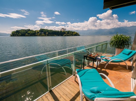 正面270°临水阳台海景大床房（观苍洱）