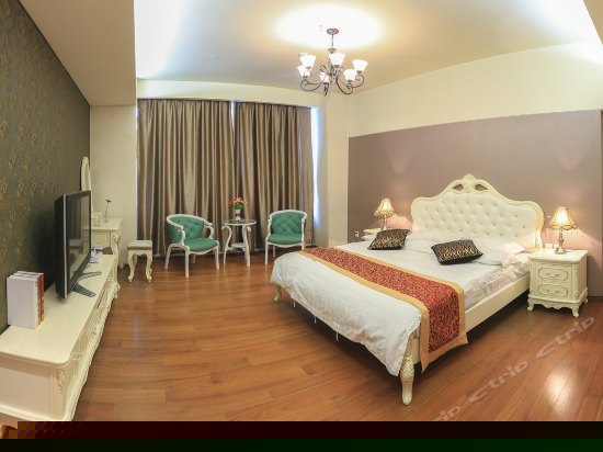 豪华双人大床房