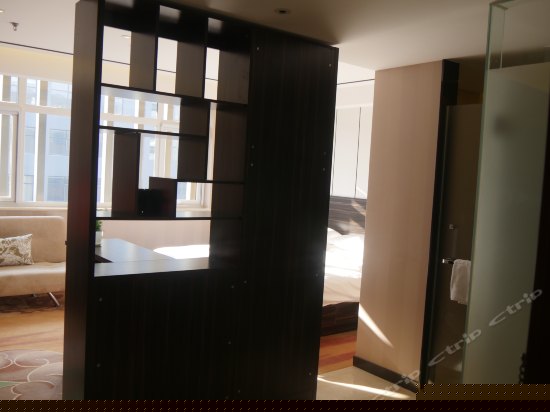 豪华商务大床房