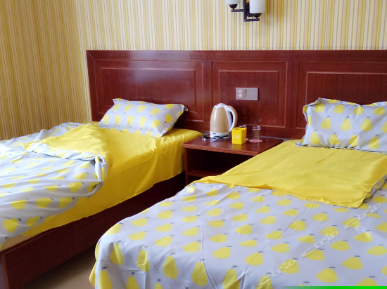 金色阳光唯美双床房