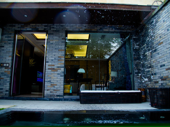 庭院式豪华套房（无窗）