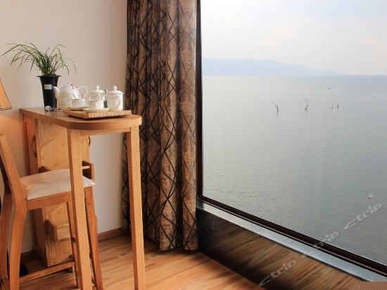 海天韵全景窗亲海大床房