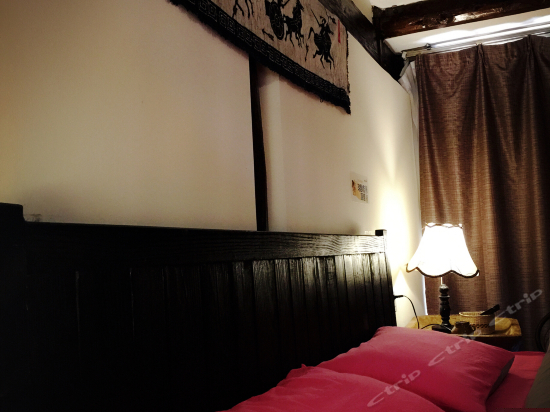 映山红豪华大床房