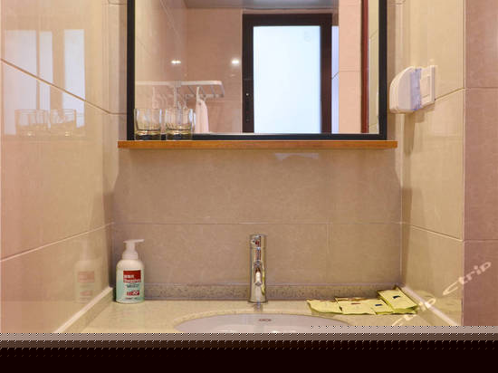 豪华山景单卧大床套房