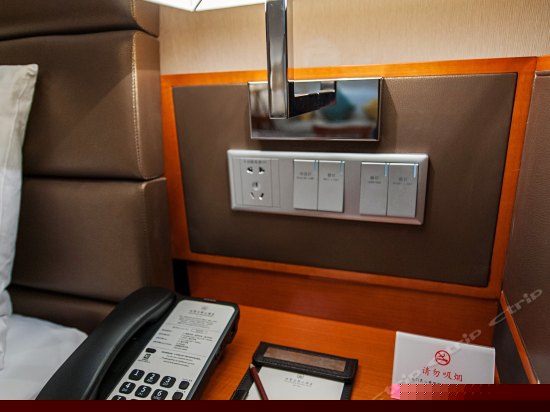 豪华江景大床房