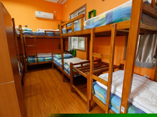 男生多人床位房