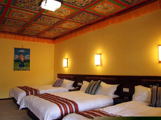 藏式榻榻米豪华标准三人间