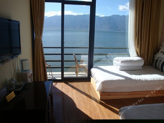 一楼正面临海带阳台海景标间