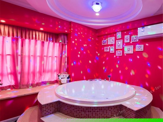 凯蒂萌心高级主题房