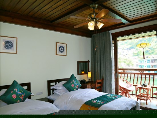 精品河景阳台标间