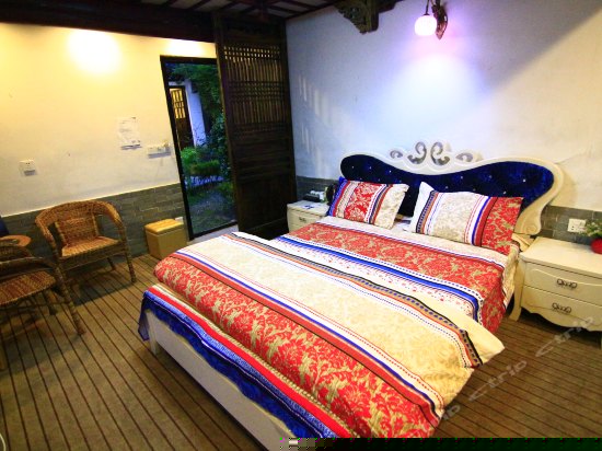 清风亭两面环河独栋庭院观景