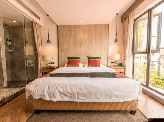 豪华落地景观大床房（106/210）