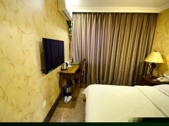 特惠大床房(廊窗)