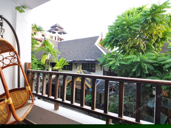 泰式休闲榻榻米大床房