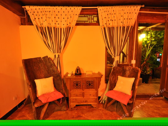 蜜月圆床房（伍月）